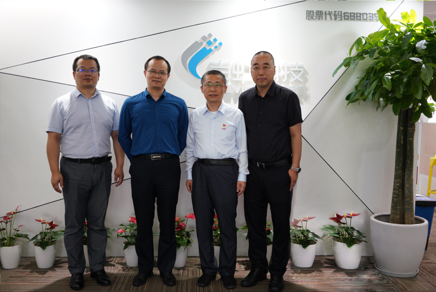 中国工程院院士、中国电子科技集团首席科学家陆军到访尊龙在线登录科技 共商超高清时代新发展