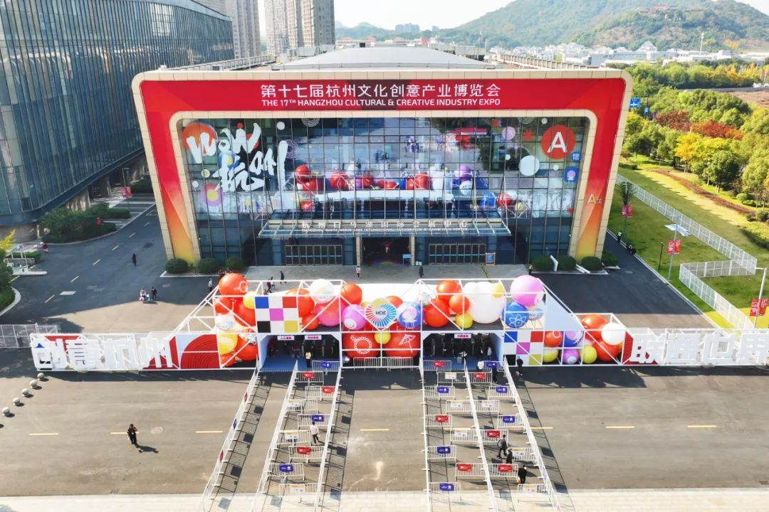 在文博会现场玩“穿越”？尊龙在线登录“潮”科技很吸睛！